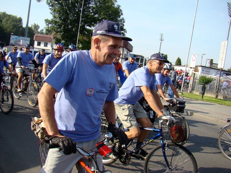 Zdjęcie w galerii na portalu naszwodzislaw.com: Rodzinnie na trasie rajdu rowerowego wiadomości z regionu