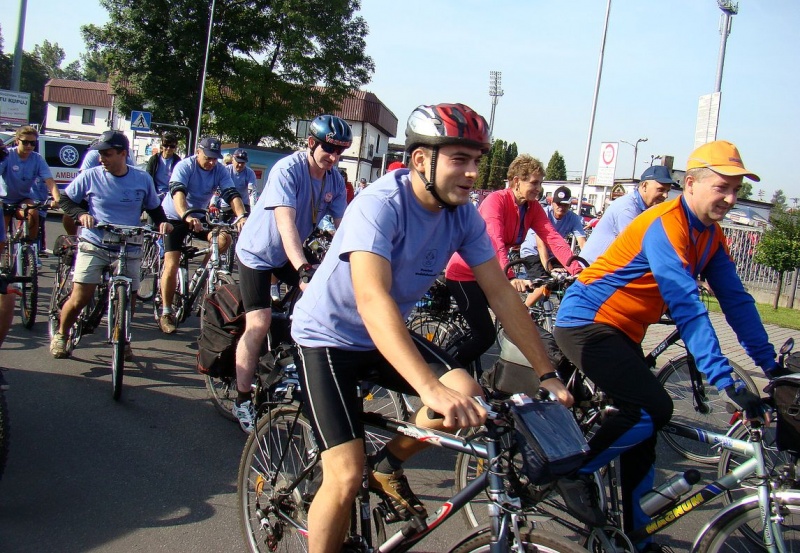 Zdjęcie w galerii na portalu naszwodzislaw.com: Rodzinnie na trasie rajdu rowerowego wiadomości z regionu