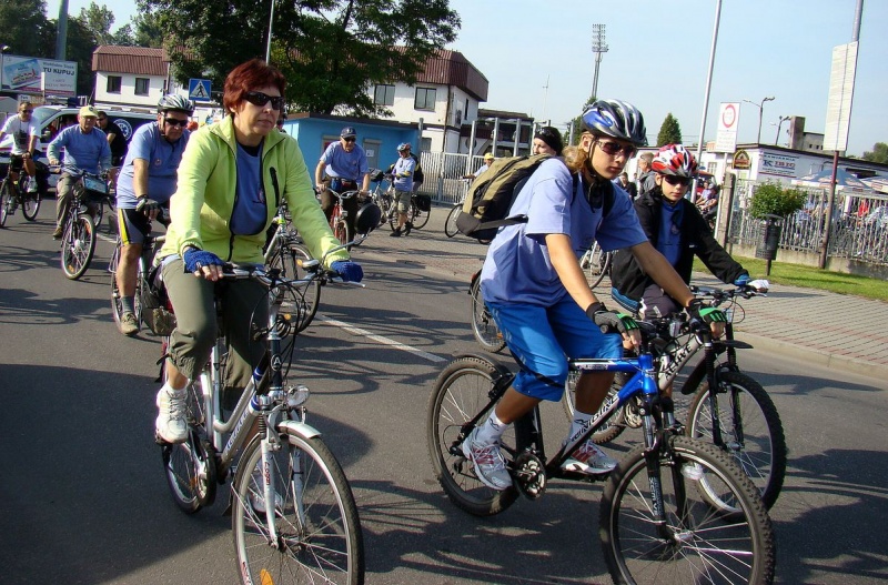 Zdjęcie w galerii na portalu naszwodzislaw.com: Rodzinnie na trasie rajdu rowerowego wiadomości z regionu