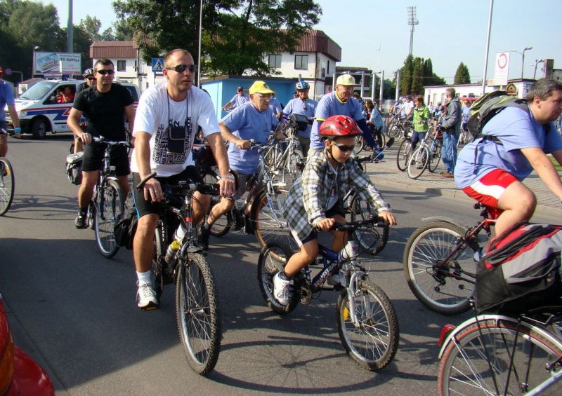 Zdjęcie w galerii na portalu naszwodzislaw.com: Rodzinnie na trasie rajdu rowerowego wiadomości z regionu