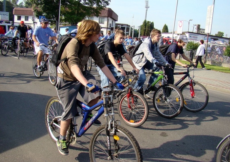 Zdjęcie w galerii na portalu naszwodzislaw.com: Rodzinnie na trasie rajdu rowerowego wiadomości z regionu