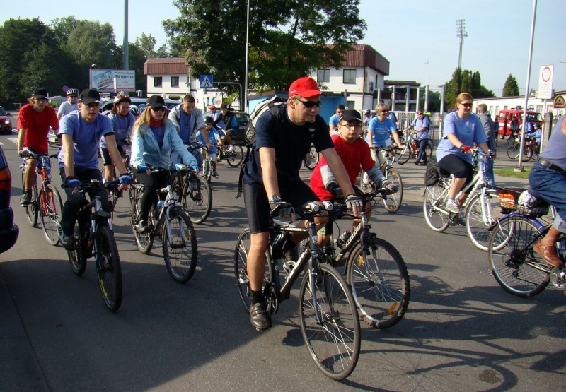 Zdjęcie w galerii na portalu naszwodzislaw.com: Rodzinnie na trasie rajdu rowerowego wiadomości z regionu