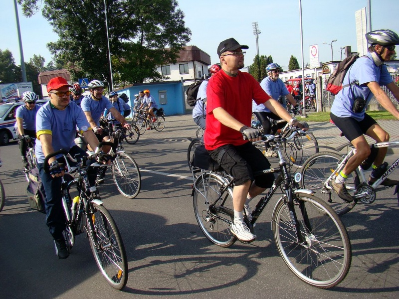 Zdjęcie w galerii na portalu naszwodzislaw.com: Rodzinnie na trasie rajdu rowerowego wiadomości z regionu