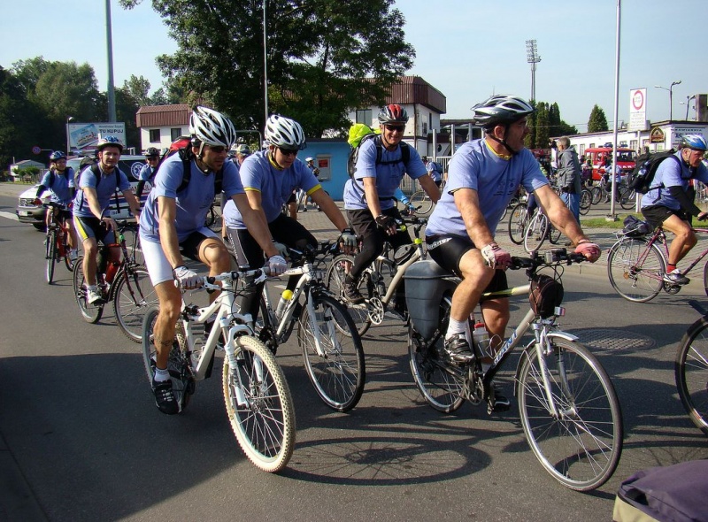 Zdjęcie w galerii na portalu naszwodzislaw.com: Rodzinnie na trasie rajdu rowerowego wiadomości z regionu