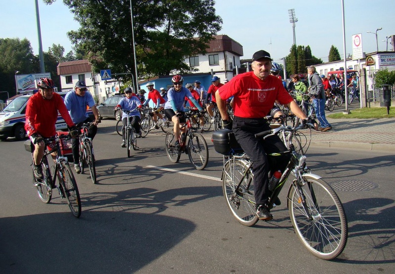 Zdjęcie w galerii na portalu naszwodzislaw.com: Rodzinnie na trasie rajdu rowerowego wiadomości z regionu