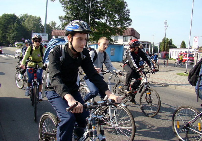 Zdjęcie w galerii na portalu naszwodzislaw.com: Rodzinnie na trasie rajdu rowerowego wiadomości z regionu