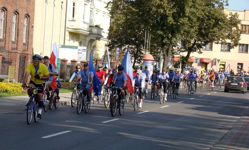 Zdjęcie w galerii na portalu naszwodzislaw.com: Rodzinnie na trasie rajdu rowerowego wiadomości z regionu