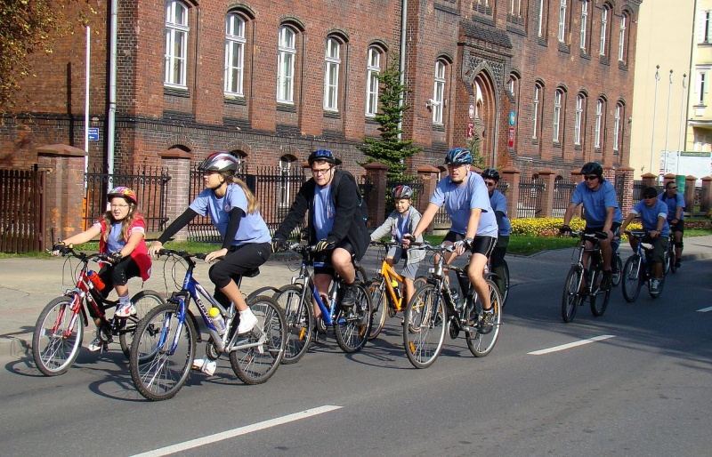 Zdjęcie w galerii na portalu naszwodzislaw.com: Rodzinnie na trasie rajdu rowerowego wiadomości z regionu