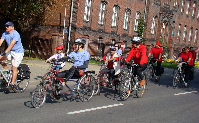 Zdjęcie w galerii na portalu naszwodzislaw.com: Rodzinnie na trasie rajdu rowerowego wiadomości z regionu