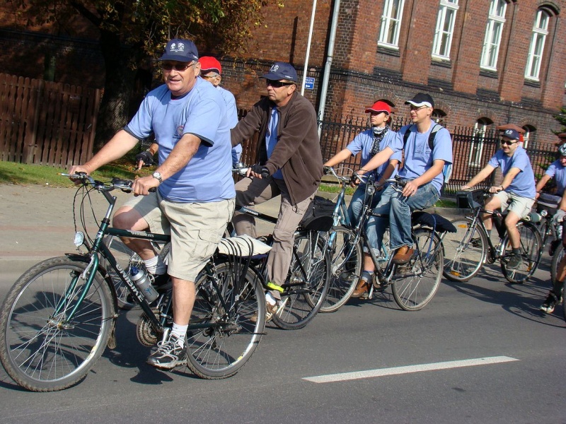 Zdjęcie w galerii na portalu naszwodzislaw.com: Rodzinnie na trasie rajdu rowerowego wiadomości z regionu