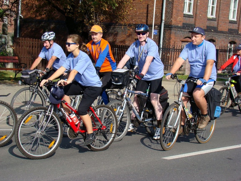 Zdjęcie w galerii na portalu naszwodzislaw.com: Rodzinnie na trasie rajdu rowerowego wiadomości z regionu