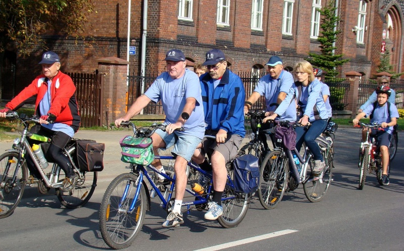 Zdjęcie w galerii na portalu naszwodzislaw.com: Rodzinnie na trasie rajdu rowerowego wiadomości z regionu