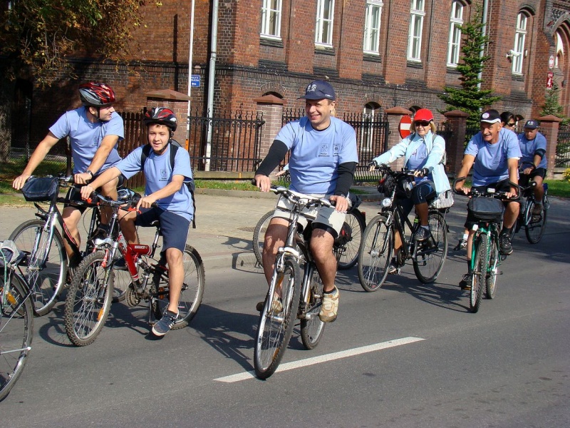 Zdjęcie w galerii na portalu naszwodzislaw.com: Rodzinnie na trasie rajdu rowerowego wiadomości z regionu