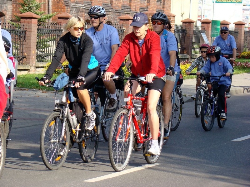 Zdjęcie w galerii na portalu naszwodzislaw.com: Rodzinnie na trasie rajdu rowerowego wiadomości z regionu