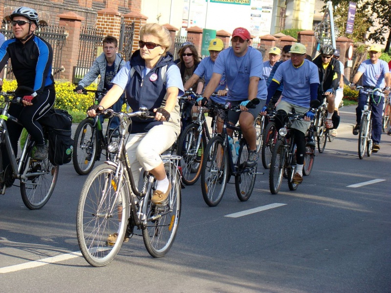 Zdjęcie w galerii na portalu naszwodzislaw.com: Rodzinnie na trasie rajdu rowerowego wiadomości z regionu