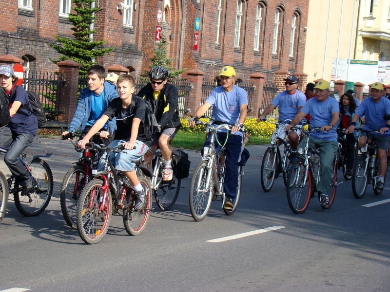 Zdjęcie w galerii na portalu naszwodzislaw.com: Rodzinnie na trasie rajdu rowerowego wiadomości z regionu