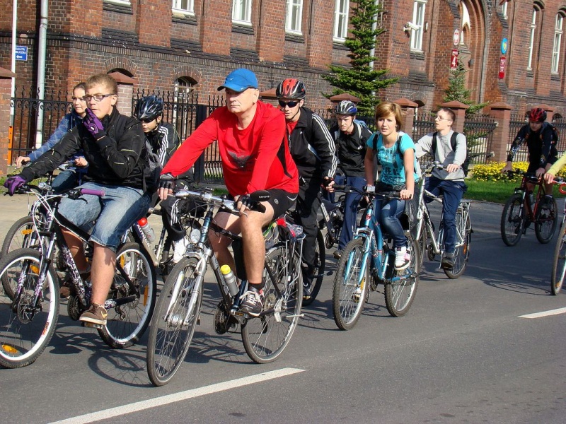 Zdjęcie w galerii na portalu naszwodzislaw.com: Rodzinnie na trasie rajdu rowerowego wiadomości z regionu