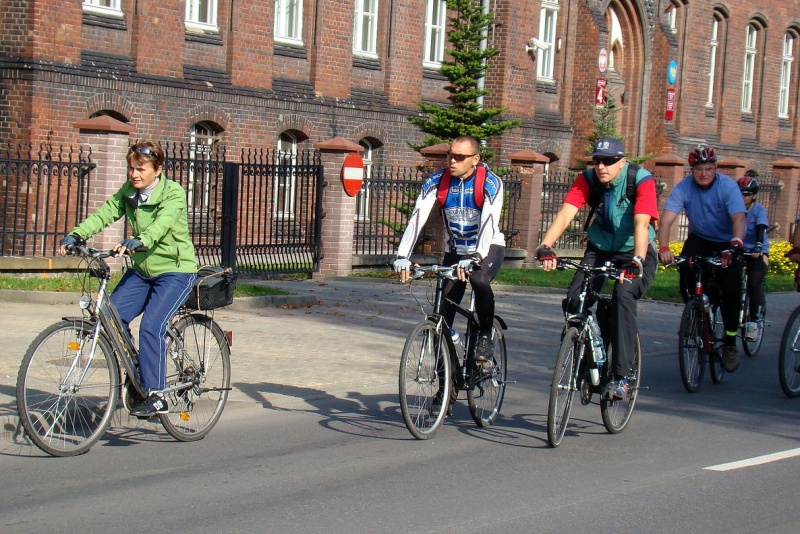 Zdjęcie w galerii na portalu naszwodzislaw.com: Rodzinnie na trasie rajdu rowerowego wiadomości z regionu