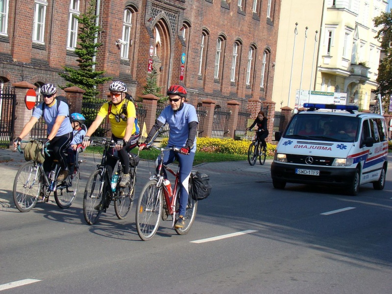 Zdjęcie w galerii na portalu naszwodzislaw.com: Rodzinnie na trasie rajdu rowerowego wiadomości z regionu