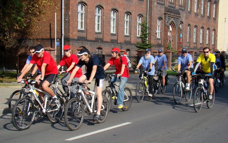 Zdjęcie w galerii na portalu naszwodzislaw.com: Rodzinnie na trasie rajdu rowerowego wiadomości z regionu