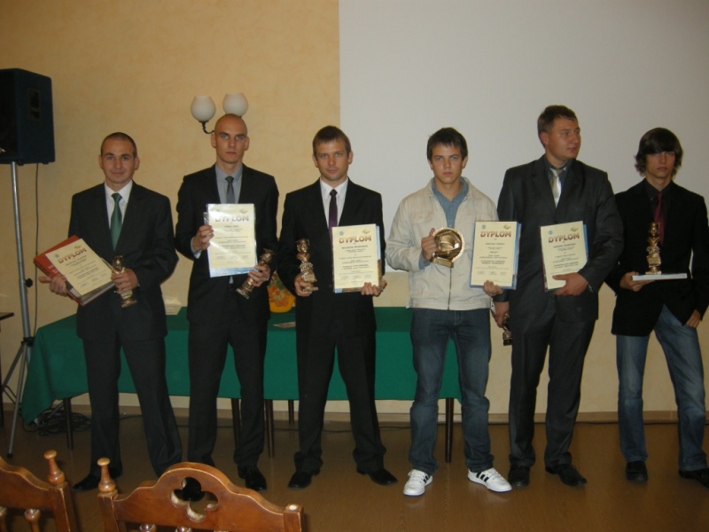 Zdjęcie w galerii na portalu naszwodzislaw.com: Ci uczniowie budowlanki to technicy roku wiadomości z regionu