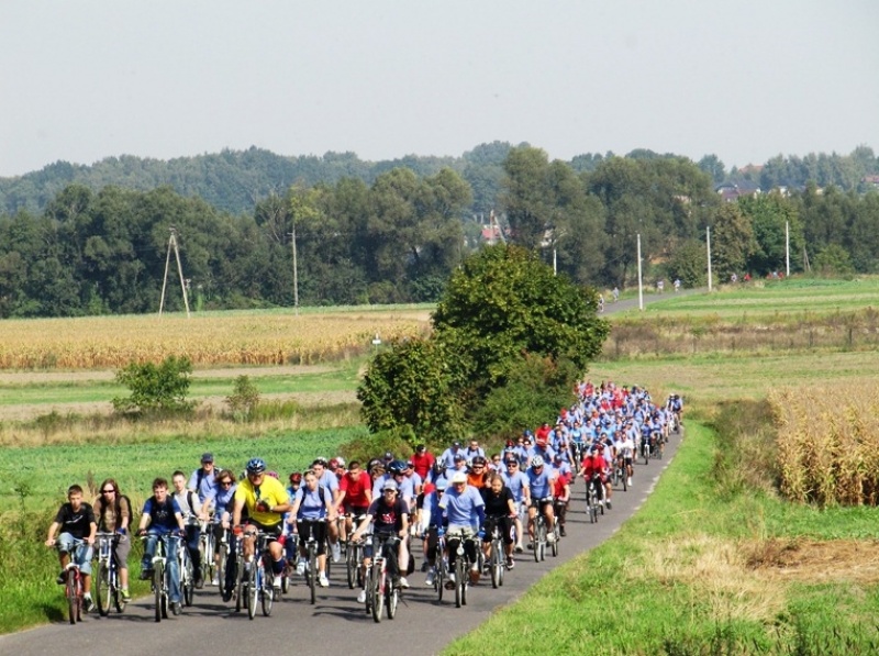 Zdjęcie w galerii na portalu naszwodzislaw.com: Rekord pobity, ścigało się 400 osób  wiadomości z regionu