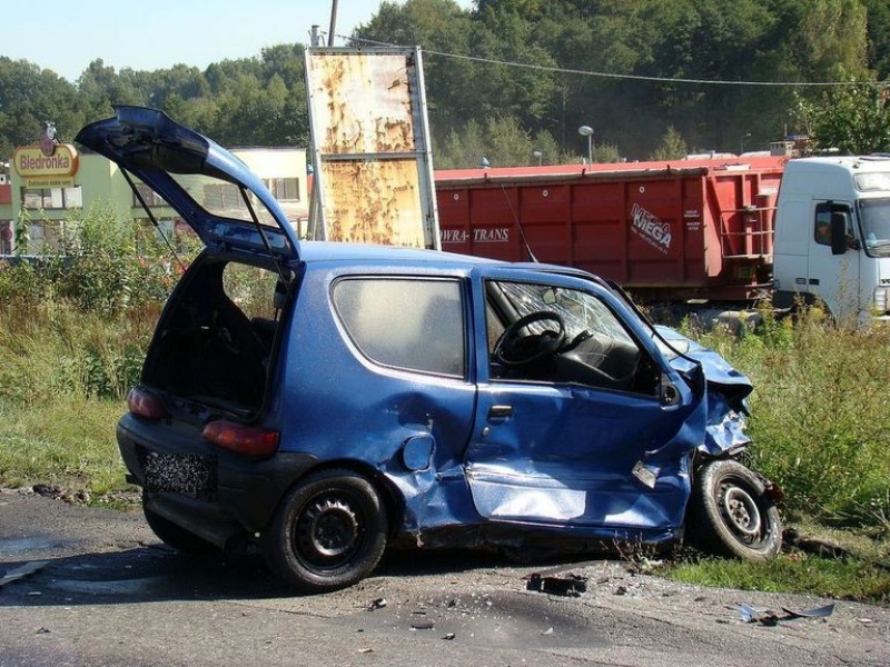 Zdjęcie w galerii na portalu naszwodzislaw.com: Poważny wypadek na ulicy Marklowickiej wiadomości z regionu