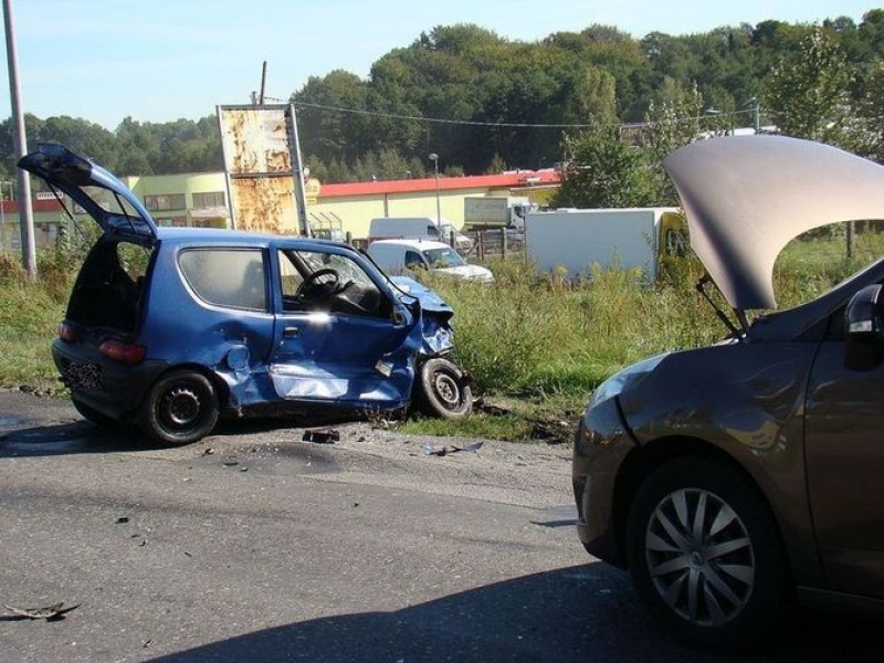Zdjęcie w galerii na portalu naszwodzislaw.com: Poważny wypadek na ulicy Marklowickiej wiadomości z regionu