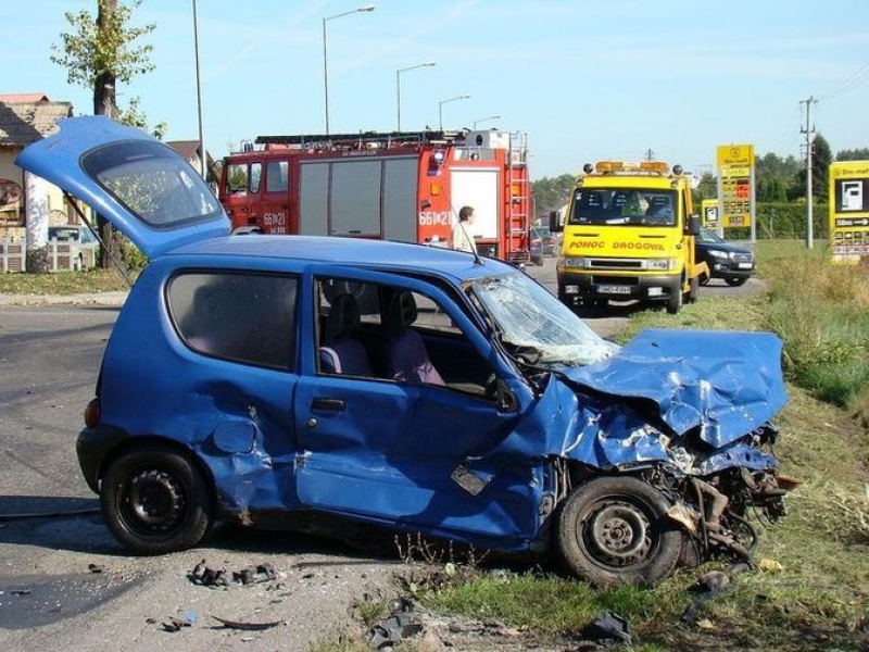 Zdjęcie w galerii na portalu naszwodzislaw.com: Poważny wypadek na ulicy Marklowickiej wiadomości z regionu