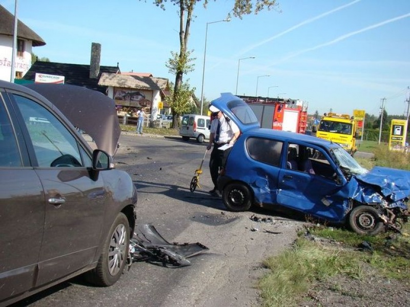 Zdjęcie w galerii na portalu naszwodzislaw.com: Poważny wypadek na ulicy Marklowickiej wiadomości z regionu