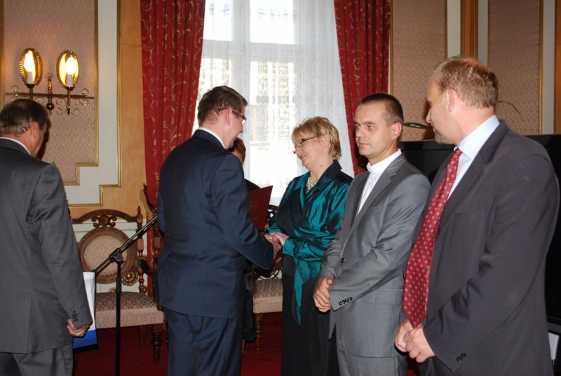 Zdjęcie w galerii na portalu naszwodzislaw.com: Nagrody i stypendia rozdane wiadomości z regionu