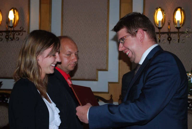 Zdjęcie w galerii na portalu naszwodzislaw.com: Nagrody i stypendia rozdane wiadomości z regionu