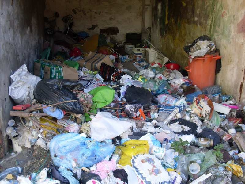 Zdjęcie w galerii na portalu naszwodzislaw.com: Zastępcze sprzątanie na Michalskiego wiadomości z regionu