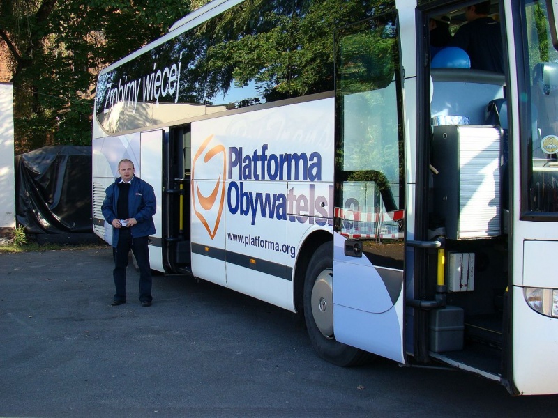 Zdjęcie w galerii na portalu naszwodzislaw.com: Kibice vs. poseł Zawadzki wiadomości z regionu