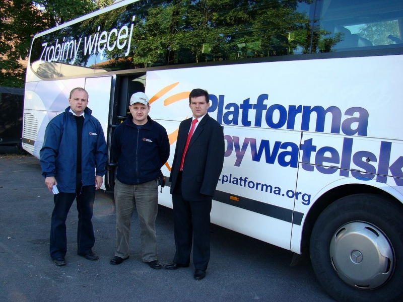 Zdjęcie w galerii na portalu naszwodzislaw.com: Kibice vs. poseł Zawadzki wiadomości z regionu