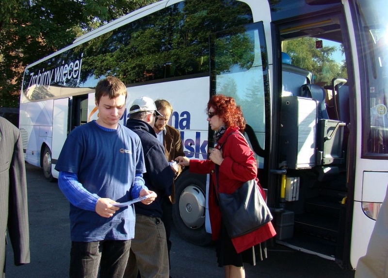 Zdjęcie w galerii na portalu naszwodzislaw.com: Kibice vs. poseł Zawadzki wiadomości z regionu