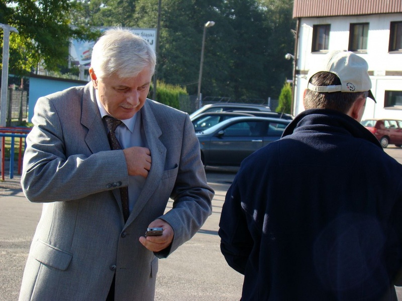 Zdjęcie w galerii na portalu naszwodzislaw.com: Kibice vs. poseł Zawadzki wiadomości z regionu