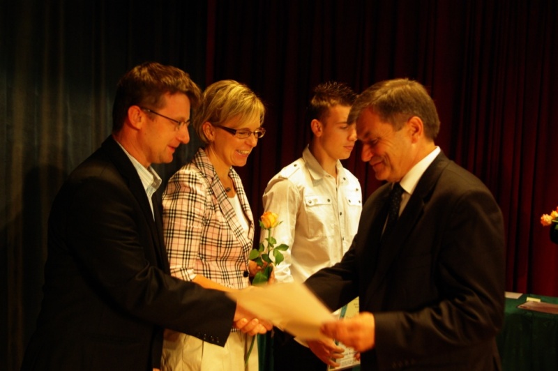 Zdjęcie w galerii na portalu naszwodzislaw.com: Sportowcy i wolontariusze nagrodzeni wiadomości z regionu