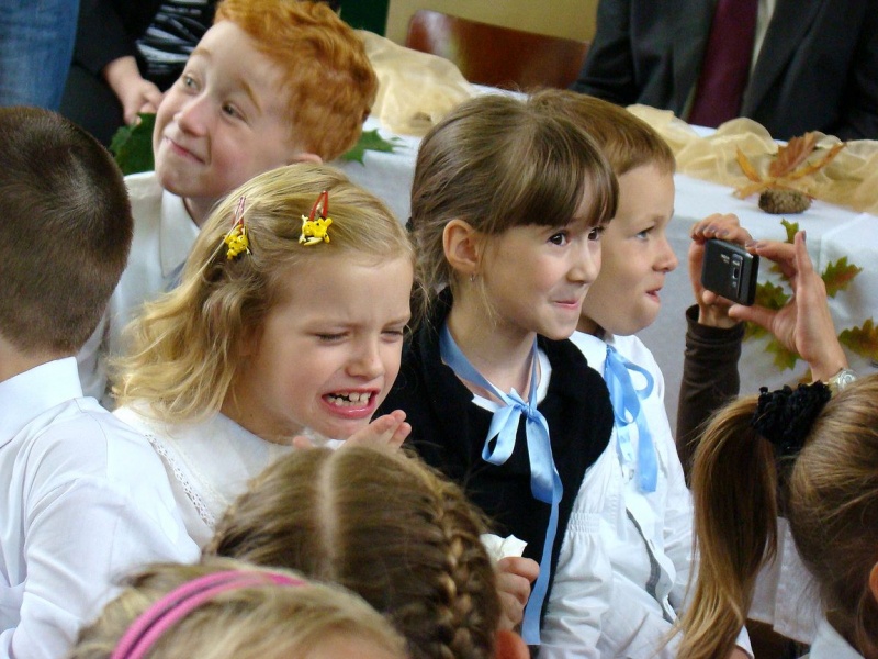 Zdjęcie w galerii na portalu naszwodzislaw.com: Słodko-kwaśne pasowanie na ucznia wiadomości z regionu