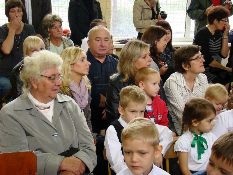 Zdjęcie w galerii na portalu naszwodzislaw.com: Słodko-kwaśne pasowanie na ucznia wiadomości z regionu