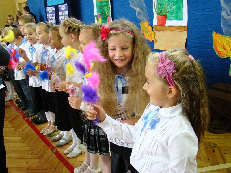 Zdjęcie w galerii na portalu naszwodzislaw.com: Słodko-kwaśne pasowanie na ucznia wiadomości z regionu