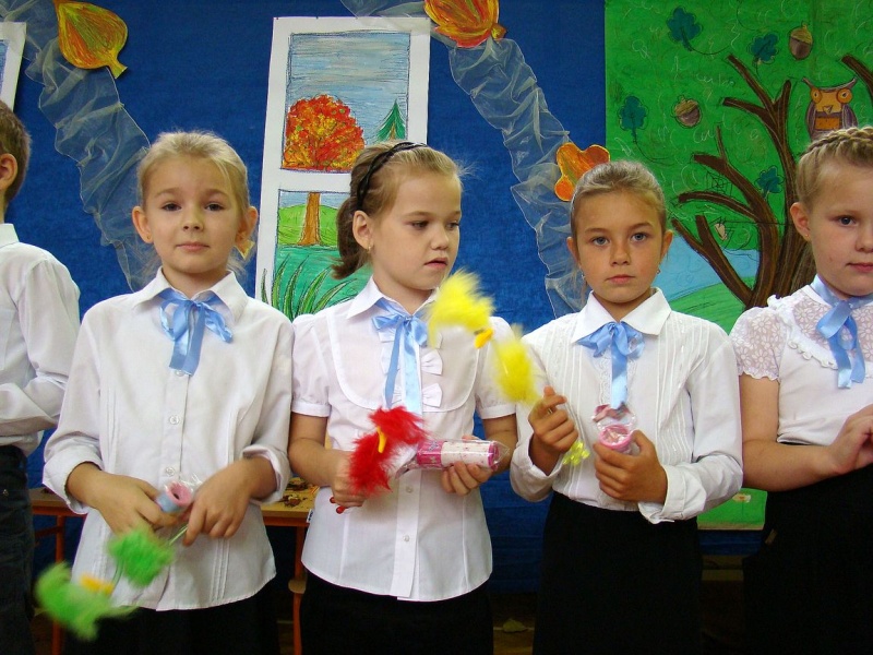 Zdjęcie w galerii na portalu naszwodzislaw.com: Słodko-kwaśne pasowanie na ucznia wiadomości z regionu