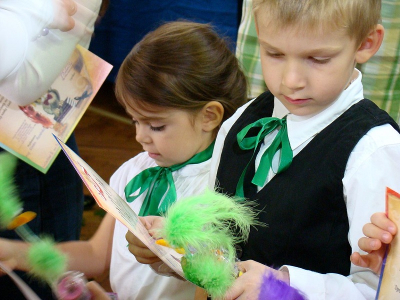 Zdjęcie w galerii na portalu naszwodzislaw.com: Słodko-kwaśne pasowanie na ucznia wiadomości z regionu