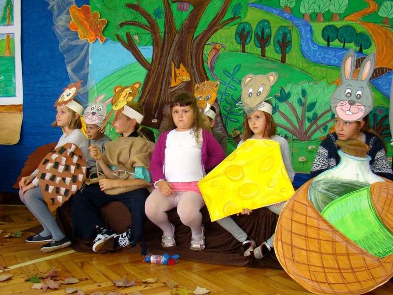 Zdjęcie w galerii na portalu naszwodzislaw.com: Słodko-kwaśne pasowanie na ucznia wiadomości z regionu