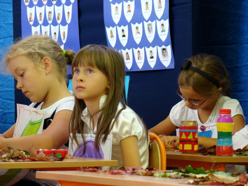 Zdjęcie w galerii na portalu naszwodzislaw.com: Słodko-kwaśne pasowanie na ucznia wiadomości z regionu