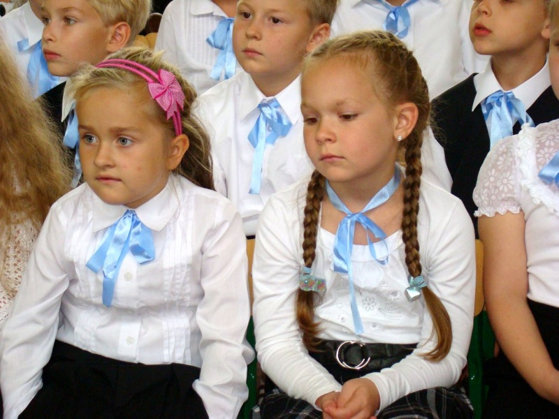 Zdjęcie w galerii na portalu naszwodzislaw.com: Słodko-kwaśne pasowanie na ucznia wiadomości z regionu