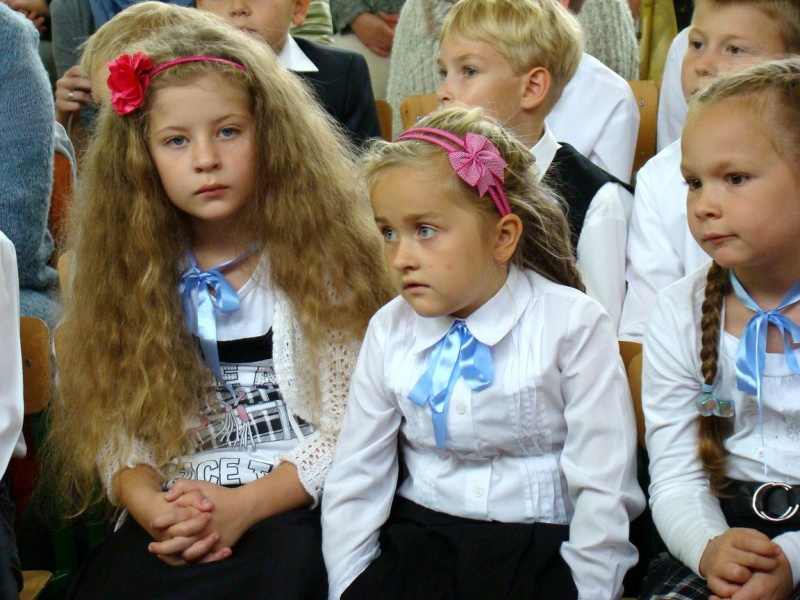 Zdjęcie w galerii na portalu naszwodzislaw.com: Słodko-kwaśne pasowanie na ucznia wiadomości z regionu