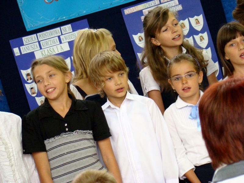 Zdjęcie w galerii na portalu naszwodzislaw.com: Słodko-kwaśne pasowanie na ucznia wiadomości z regionu