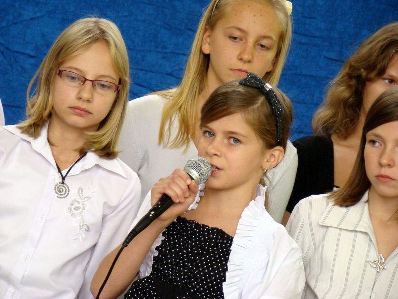 Zdjęcie w galerii na portalu naszwodzislaw.com: Słodko-kwaśne pasowanie na ucznia wiadomości z regionu