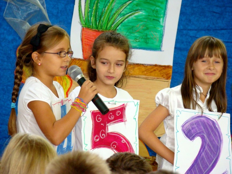 Zdjęcie w galerii na portalu naszwodzislaw.com: Słodko-kwaśne pasowanie na ucznia wiadomości z regionu